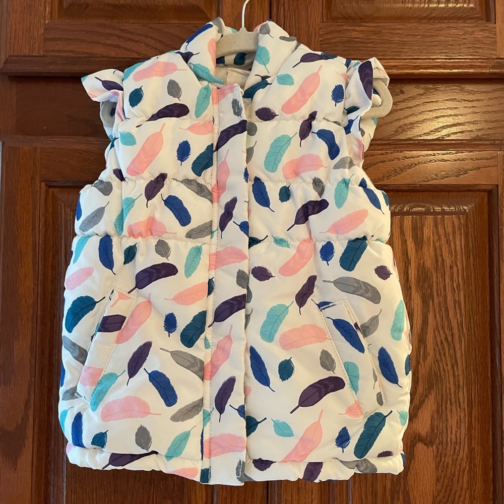 Crazy 8 girls size 2T feather pattern puffer vest